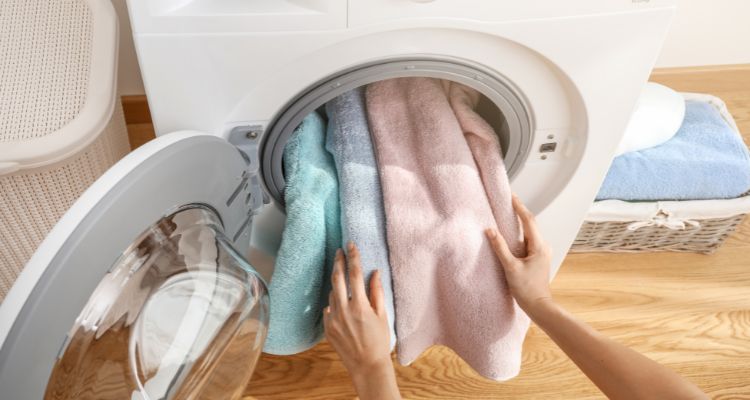 Nettoyer le lave-linge : laver à température élevée